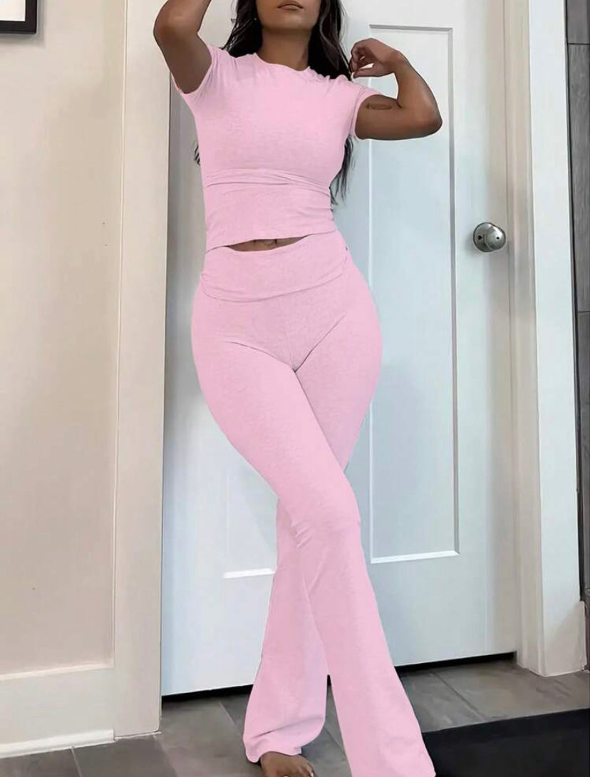 Conjunto de dos piezas de top de manga corta y pantalón acampanado