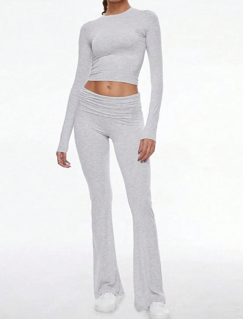 Conjunto de dos piezas de top de manga larga y pantalones acampanados