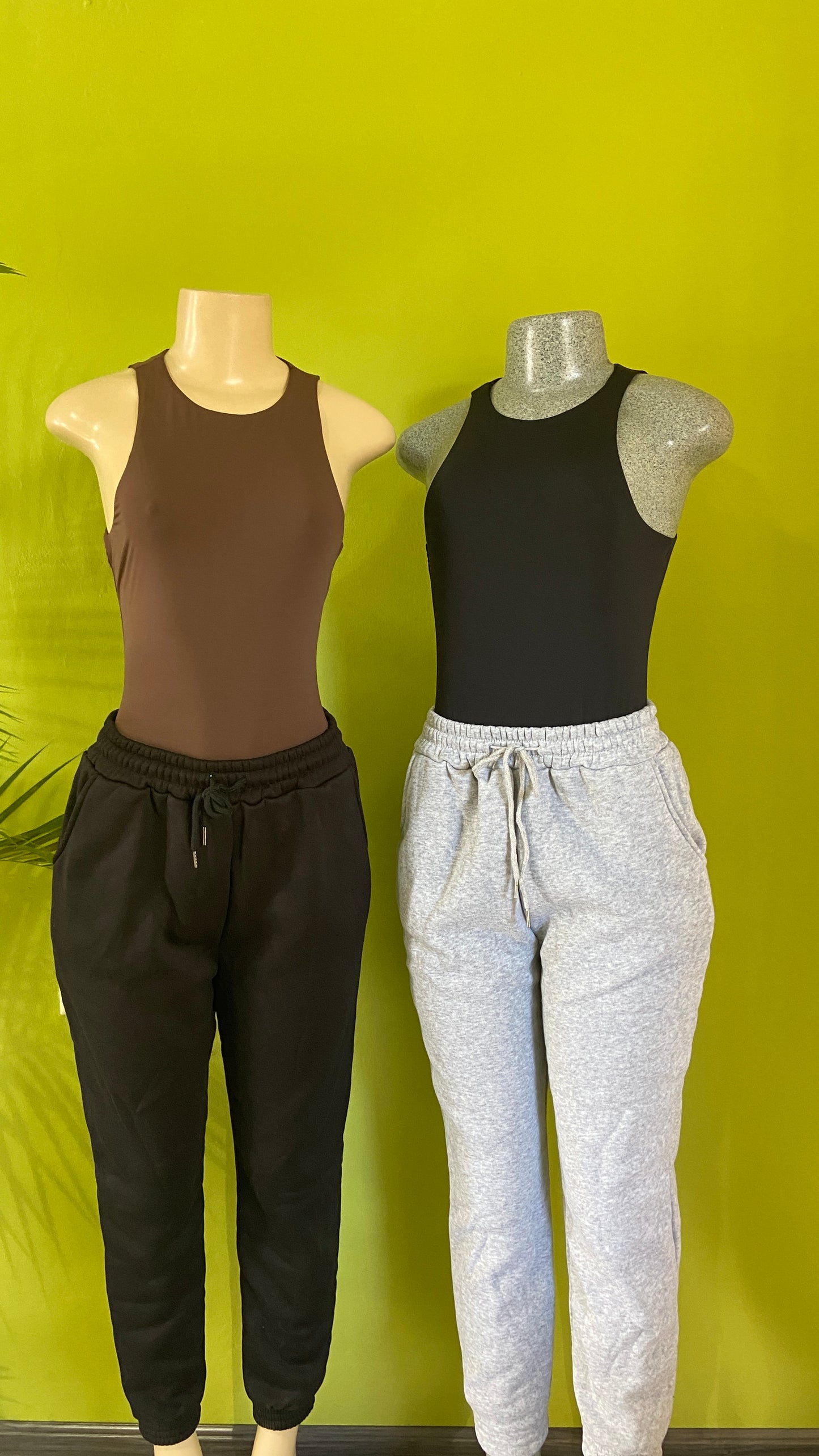 Pantalones deportivos con cintura con cordón