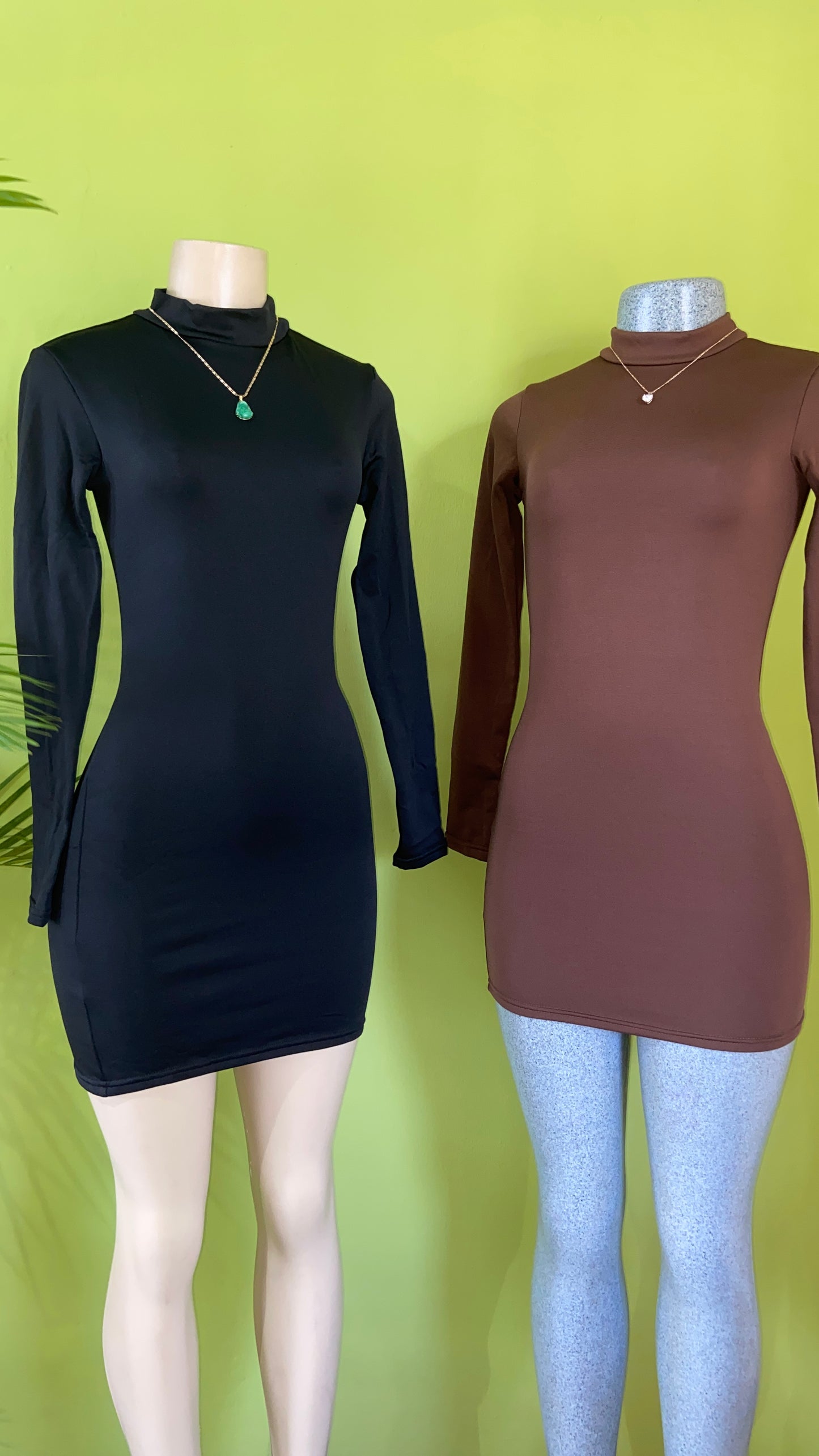 Vestido ajustado con cuello simulado