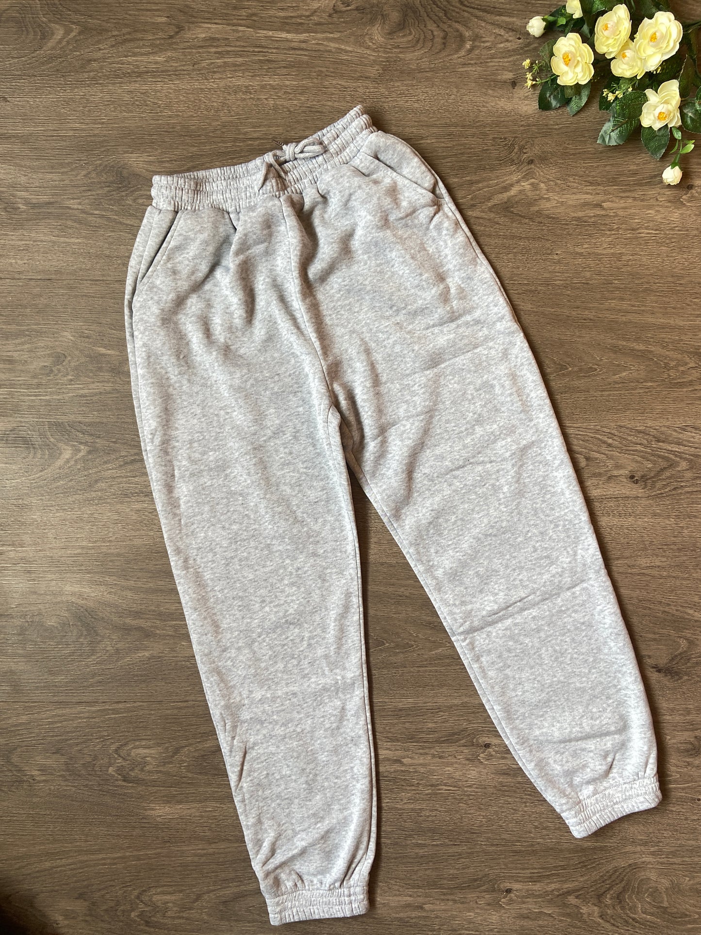 Pantalones deportivos con cintura con cordón