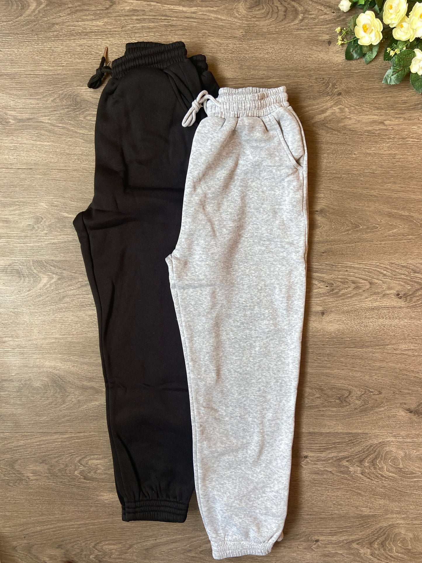 Pantalones deportivos con cintura con cordón